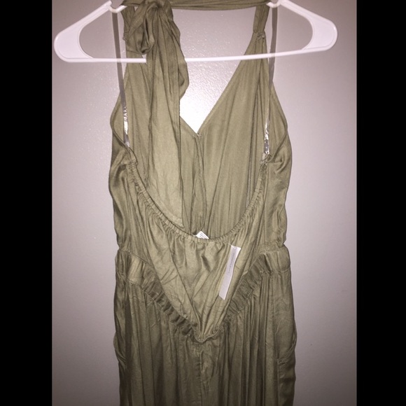 *NWT* American Eagle 🦅  Olive Halter Jumpsuit - Picture 5 of 7